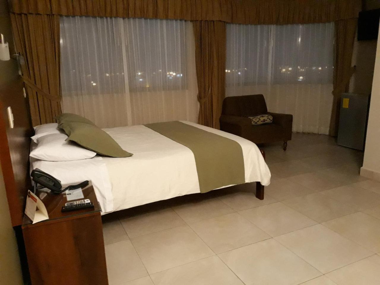 Hotel Puerto Banana El Guabo Buitenkant foto